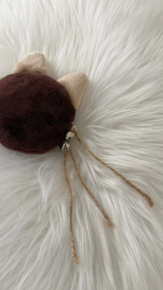 Sacha le chat, jouet pour chat marron avec oreilles beiges, avec ou sans herbes Ă chat. Cordes et grelots, fait main.