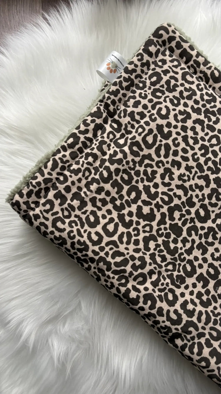 Plaid artisanal léopard et sherpa pour chiens et chats