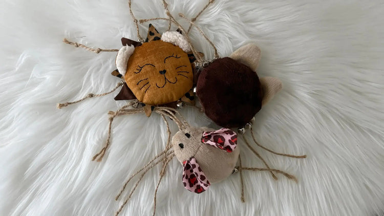 Collection de jouets pour chats faits mains