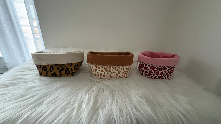 Collection de paniers artisanaux aux motifs léopards