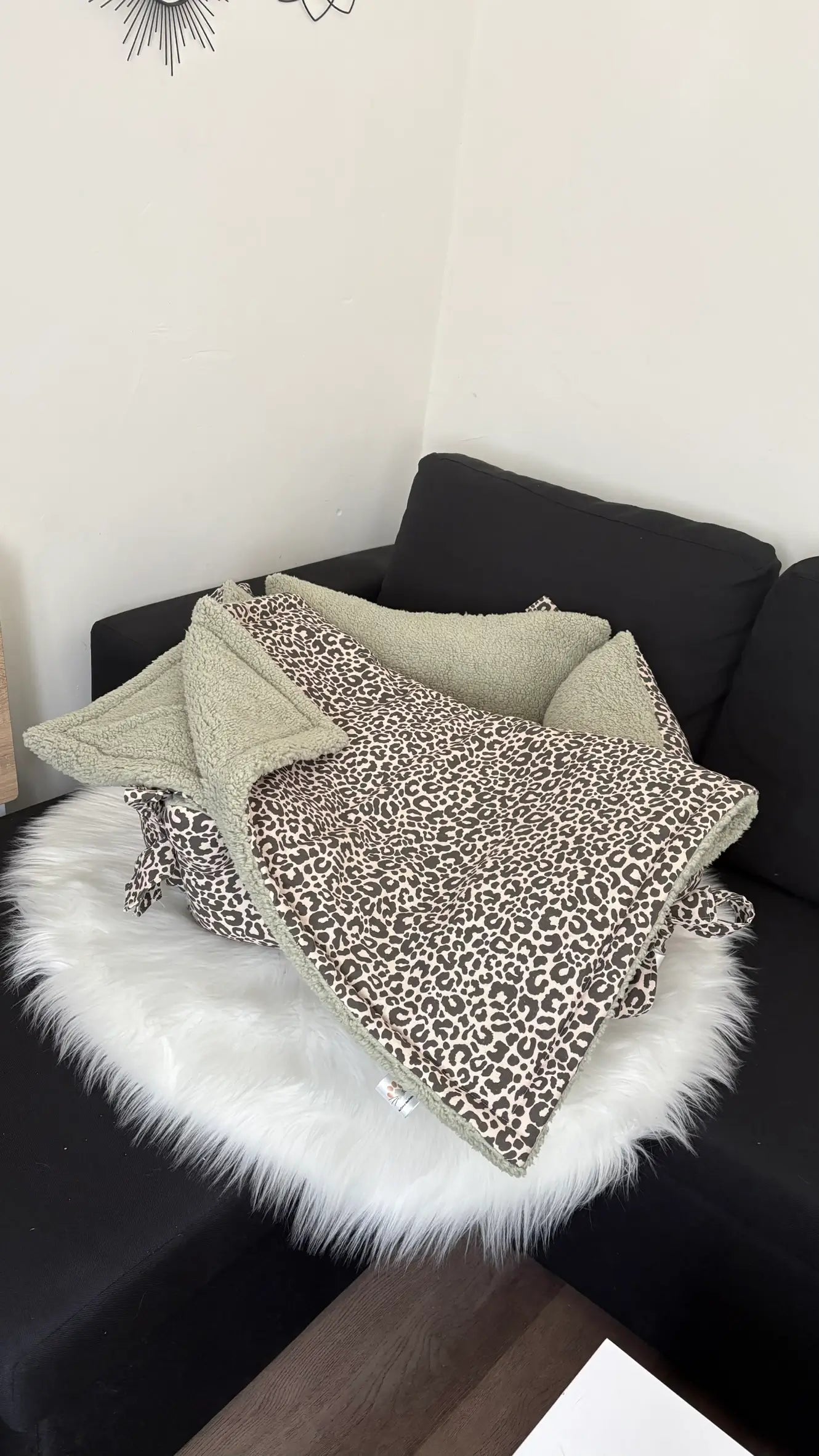 Plaid pour chien et chat en tissus bachette léopard et sherpa verte avec le dodo coordonné