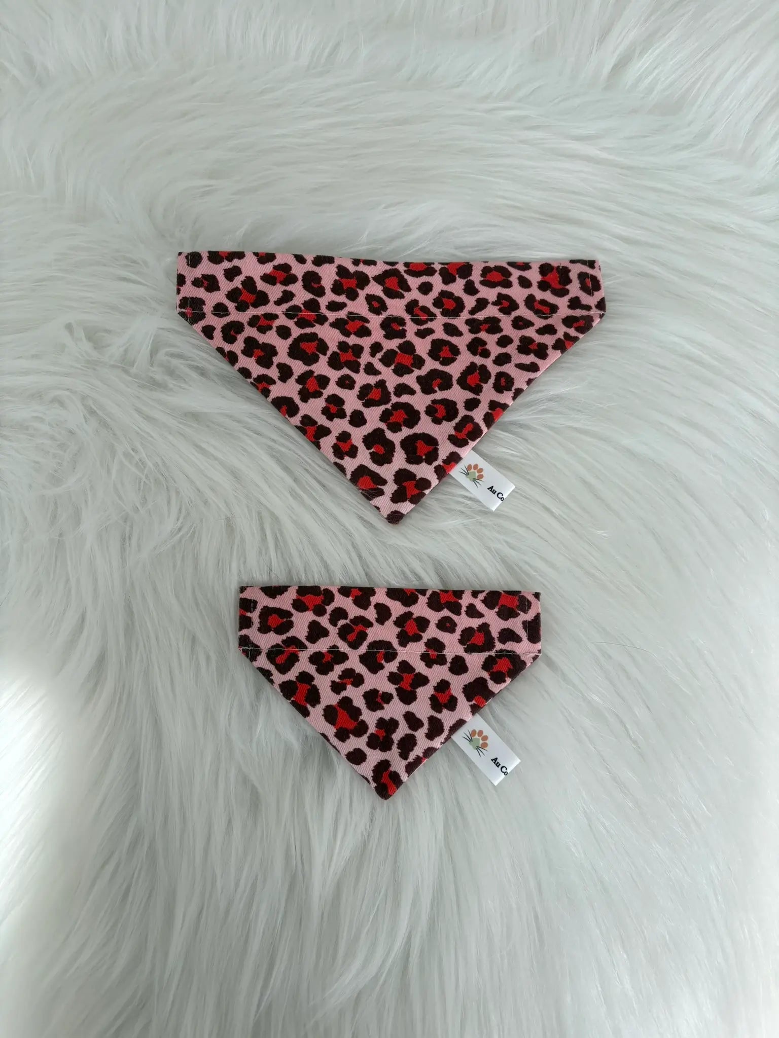 Bandanas pour chats faits mains, taille XS et S, motifs léopard rouge