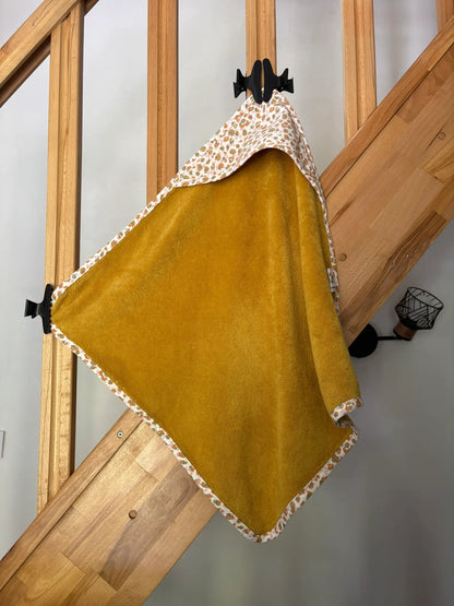 Cape de bain pour chiens et chats artisanale moutarde
