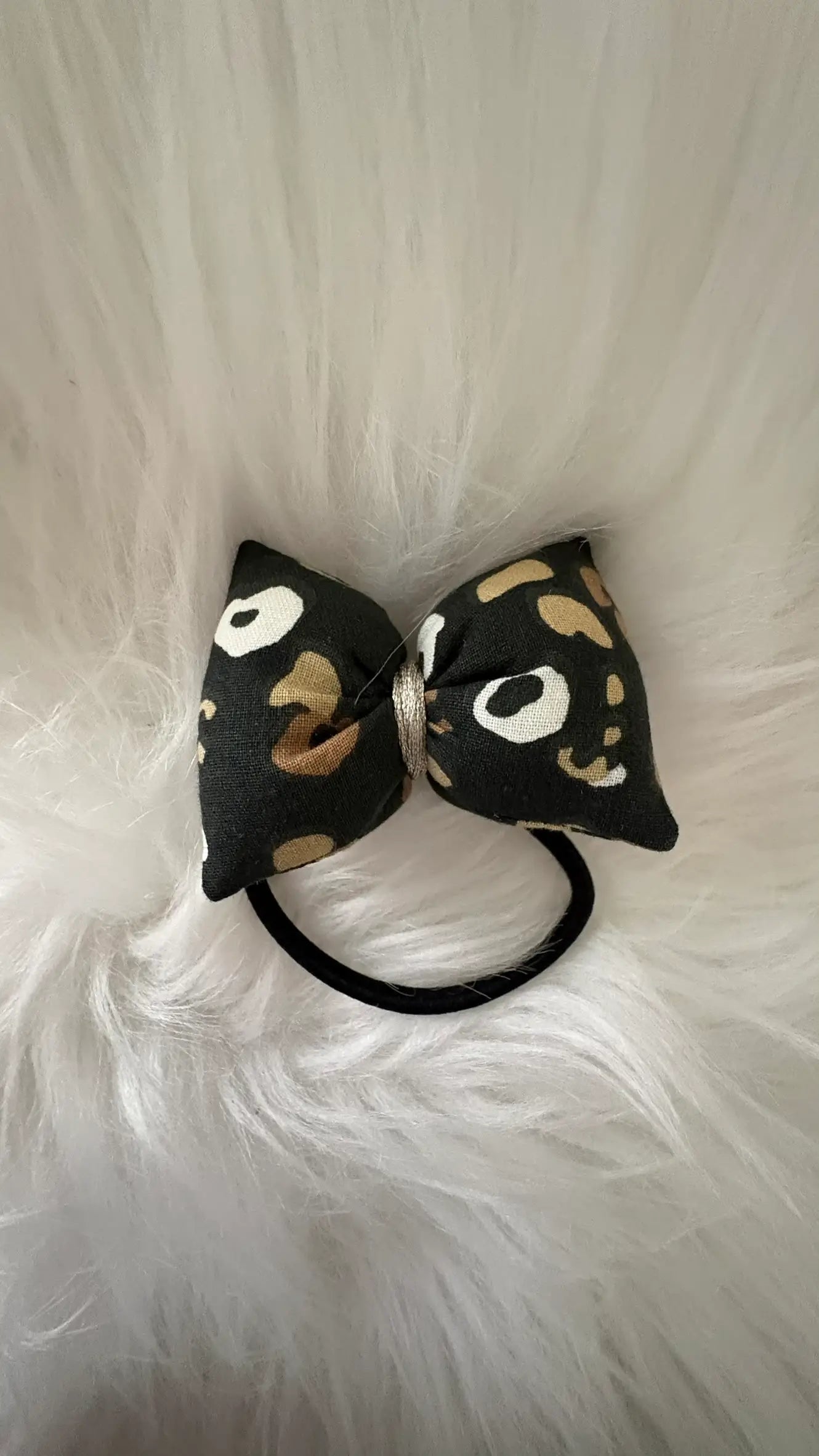 Chouchou noeud pour cheveux à motifs léopard noir liserai argent