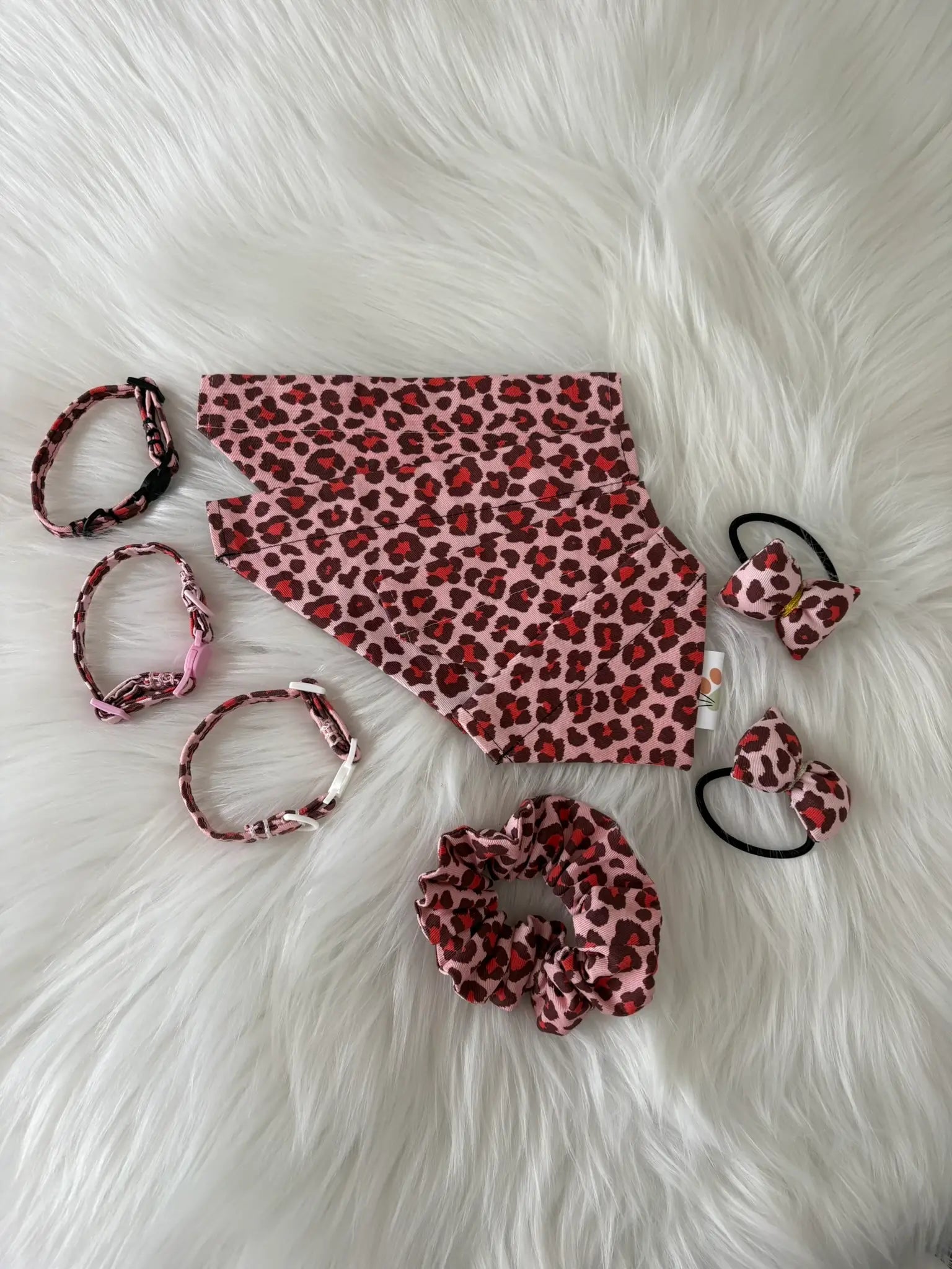 Collection léopard de bandana et collier pour chat, chouchous faits mains