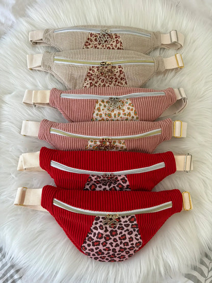 Collection de sacs banane fait main avec découpe sur le devant
