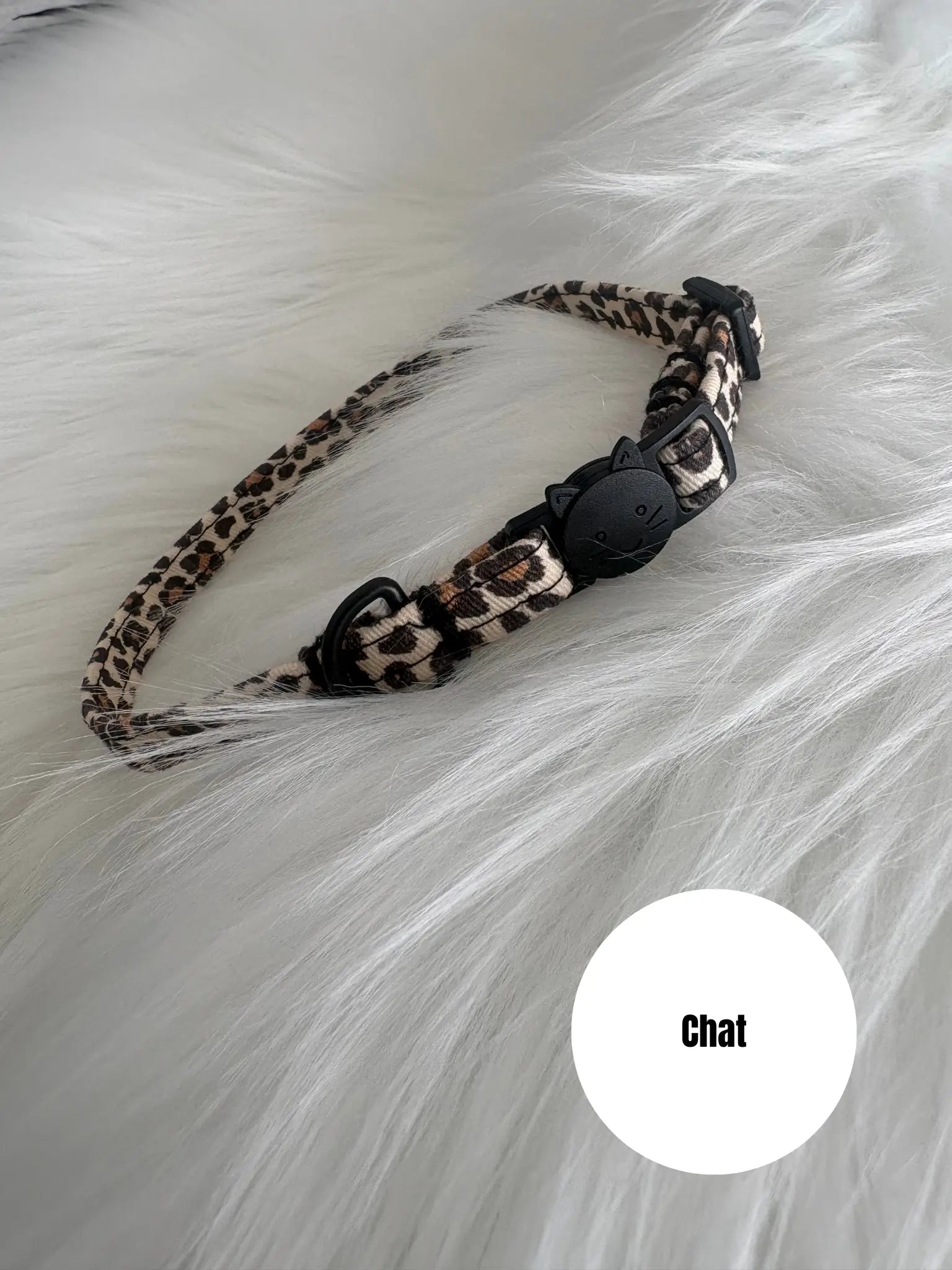 Collier ajustable sécurisé pour chat fait main, motif léopard beige et boucle noire