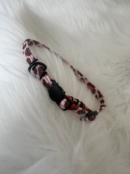 Collier pour chat fait main aux motifs léopard, bouclerie noire