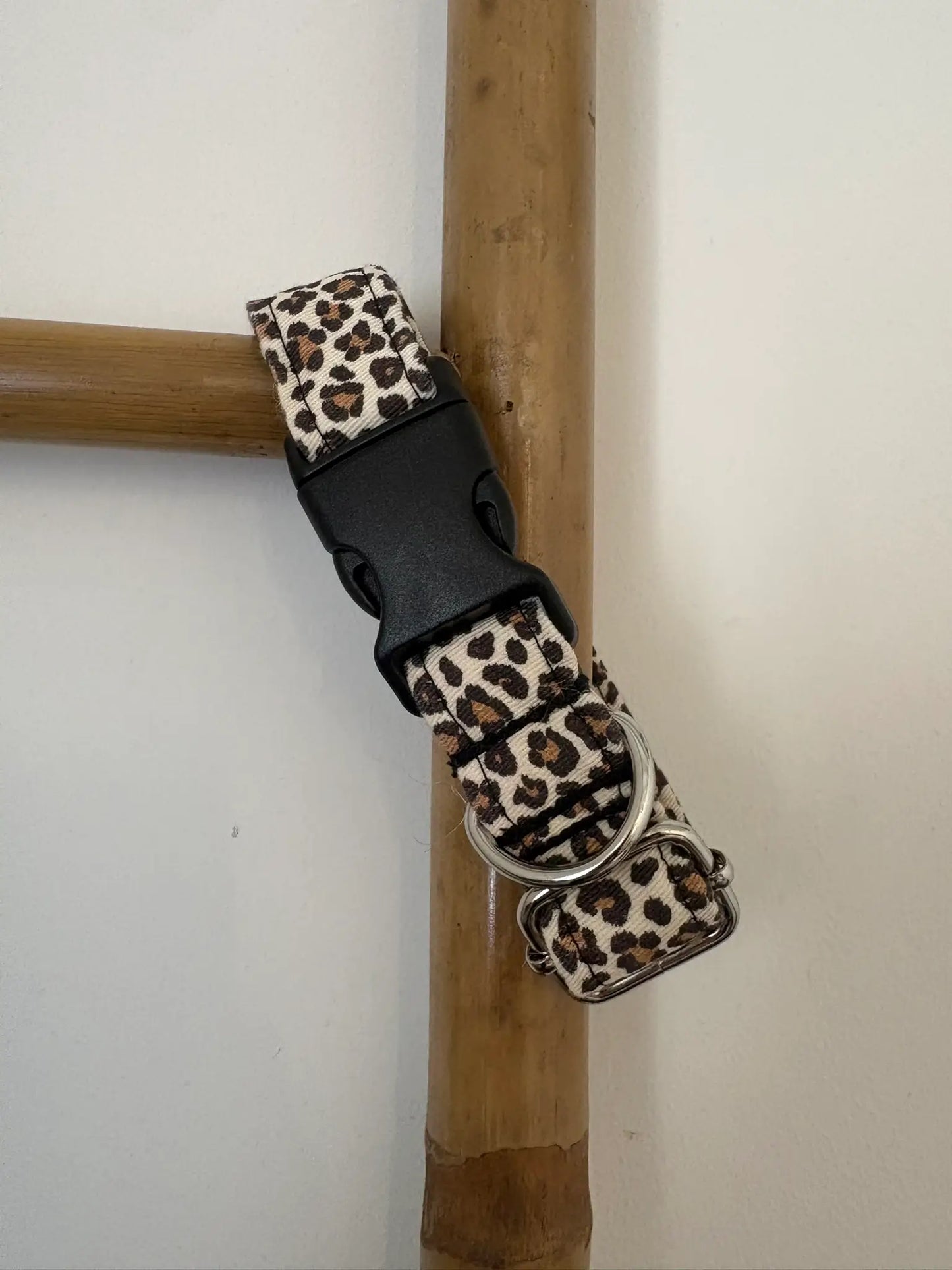 Collier pour chien fait main aux motifs leopard beige