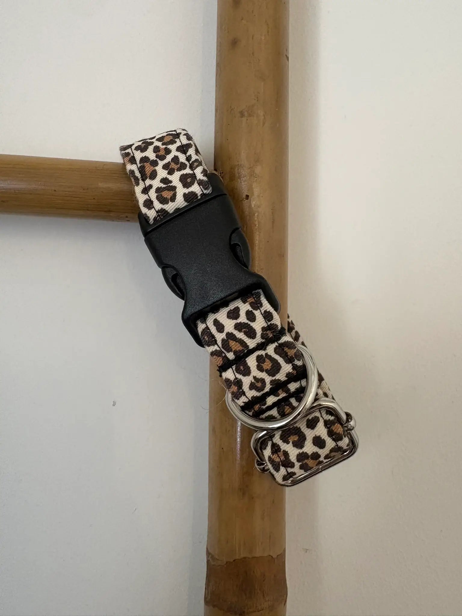 Collier pour chien fait main aux motifs leopard beige