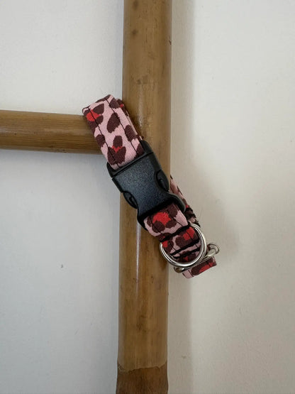 Collier pour chien fait main aux motifs leopard rouge