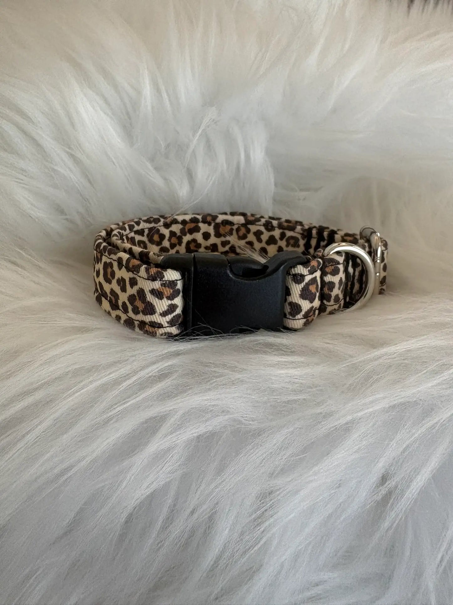 Collier pour chien fait main aux motifs leopard beige