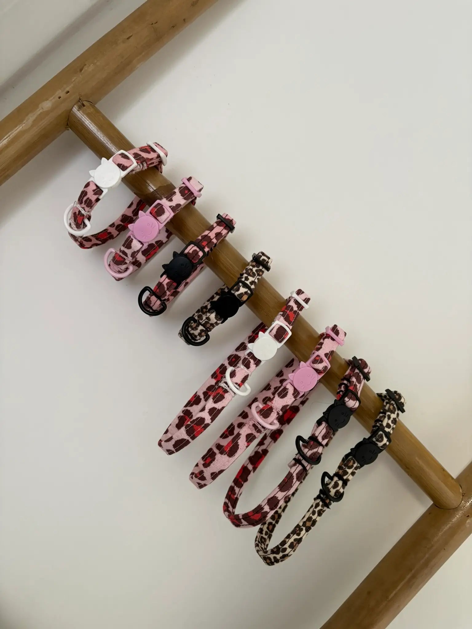 Collection de colliers artisanaux pour chats et chatons