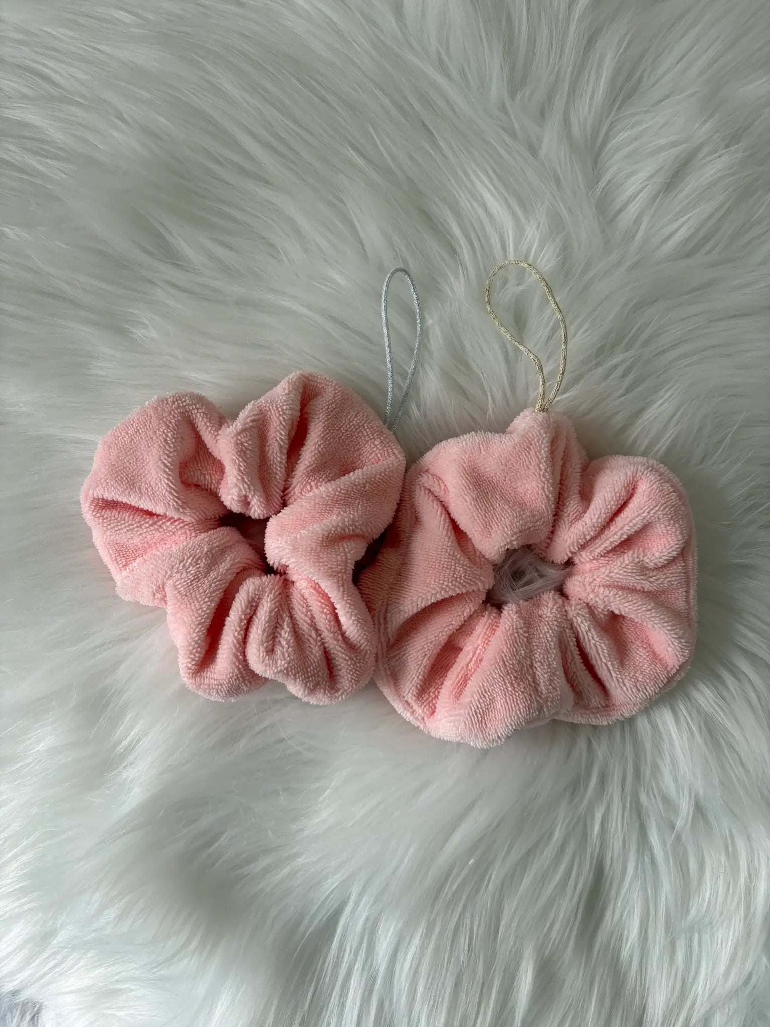 Duo de fleurs de douches en éponge de bambou roses, avec cordons argenté et doré 