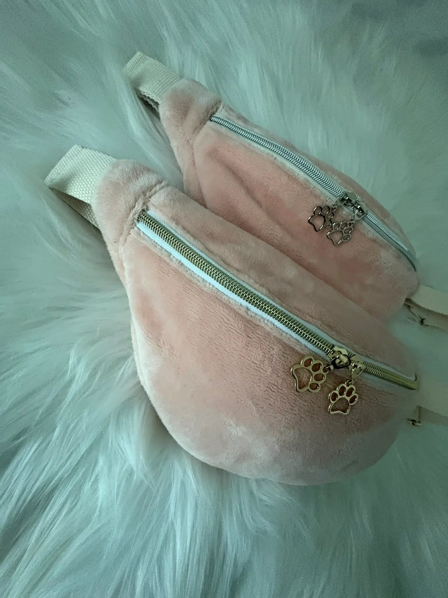 Duo de sacs bananes artisanaux en polaire rose avec détails dorés ou argentés et curseurs pattes de chat, au choix