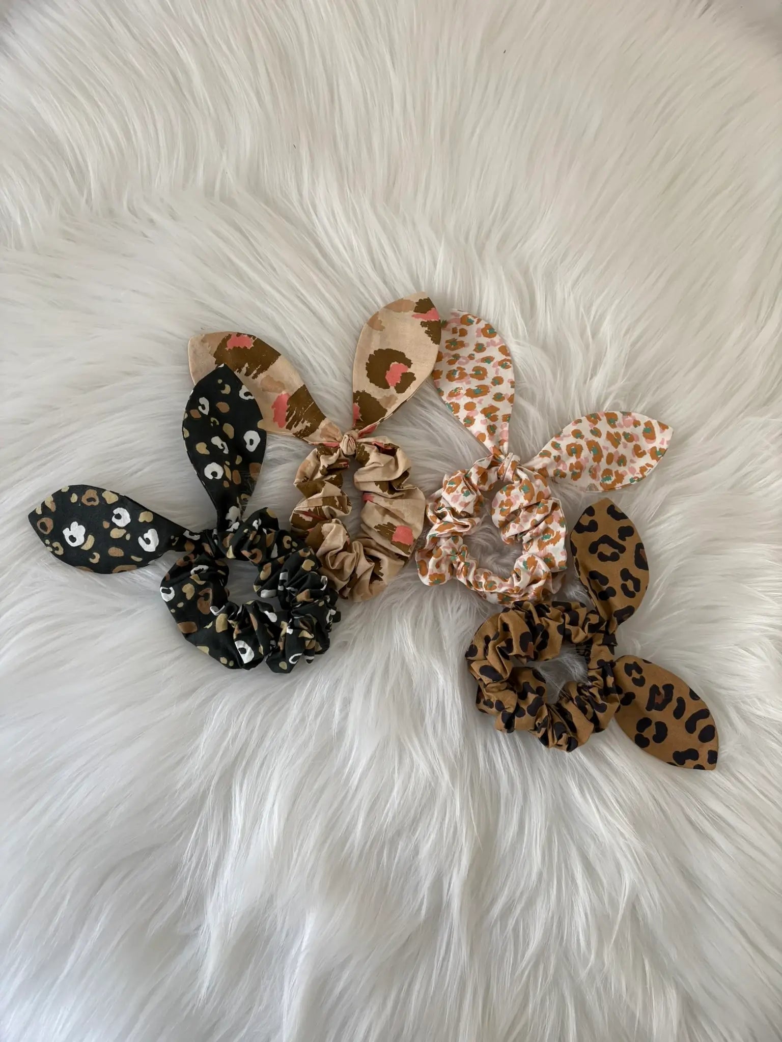 Collection de foulchi à petits liens artisanaux aux motifs léopards