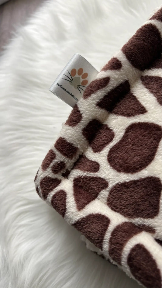 Plaid artisanal pour chien et chat motifs girafe et beige confortable