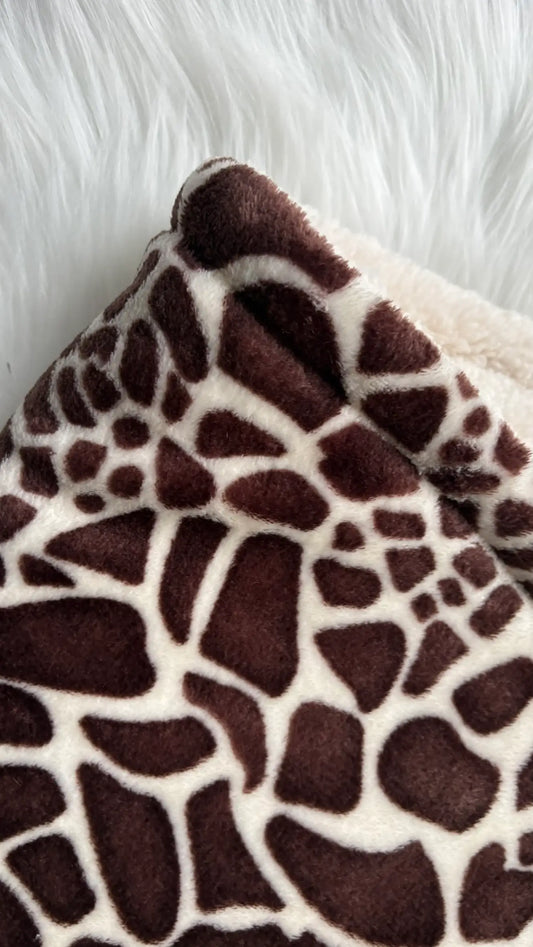 Plaid artisanal pour chien et chat motifs girafe et beige