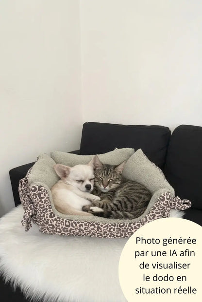 Photo générée par une intelligence artificielle avec un chat et un chat dormant dans le dodo aux motifs léopard
