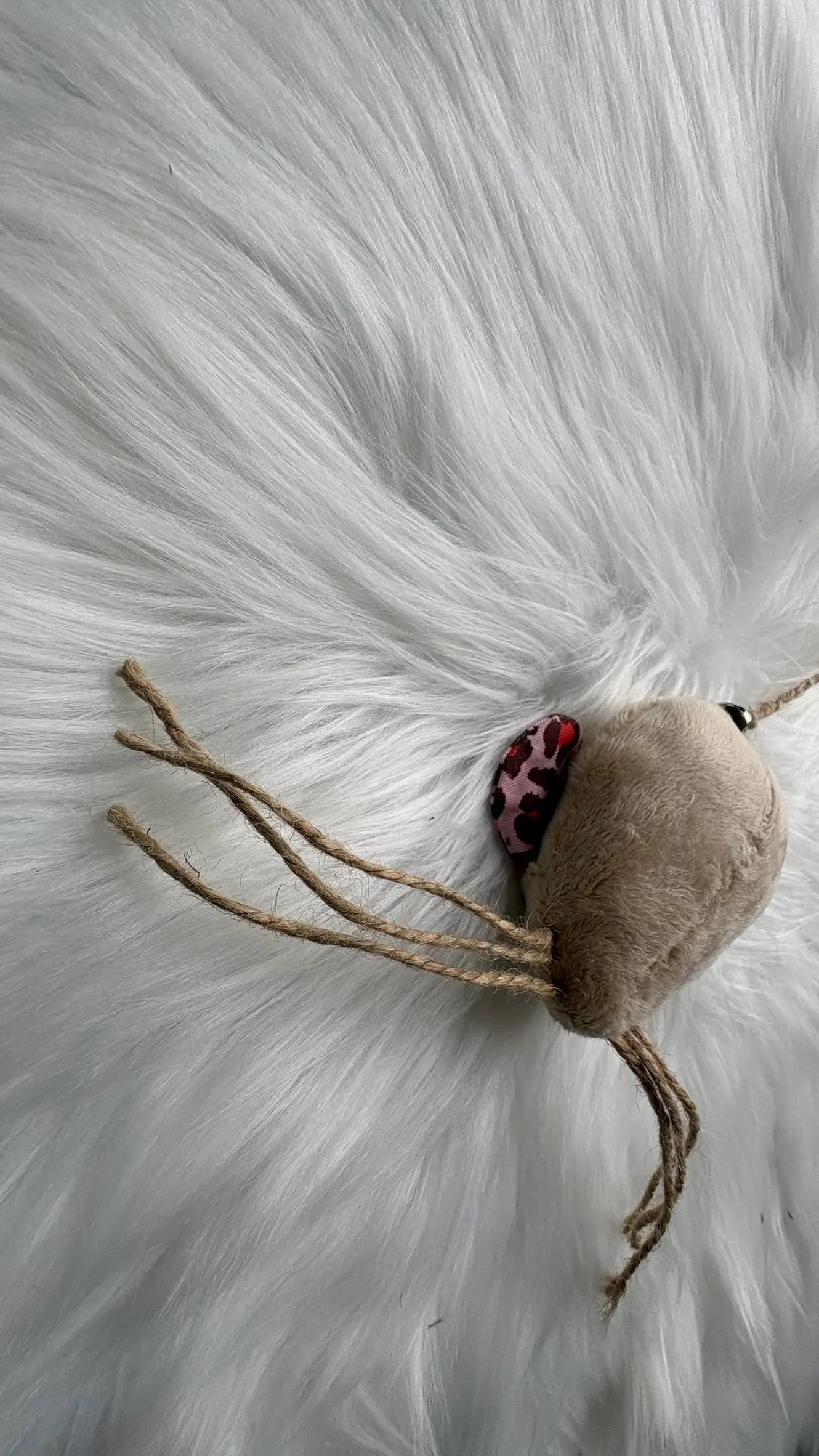 Lily la souris jouet pour chat avec ou sans herbes à chat finition dos  beige avec des oreilles léopard roses et rouges