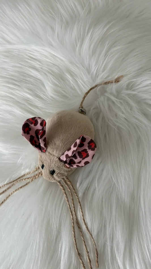Lily la souris jouet pour chat avec ou sans herbes à chat fait main  beige avec des oreilles léopard roses et rouges