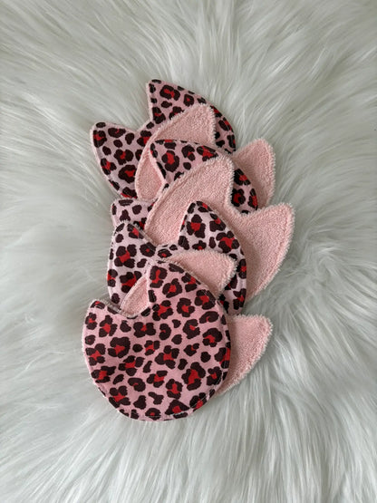 Lot de 7 lingettes démaquillantes en éponge de bambou, aux motifs léopards roses et rouges