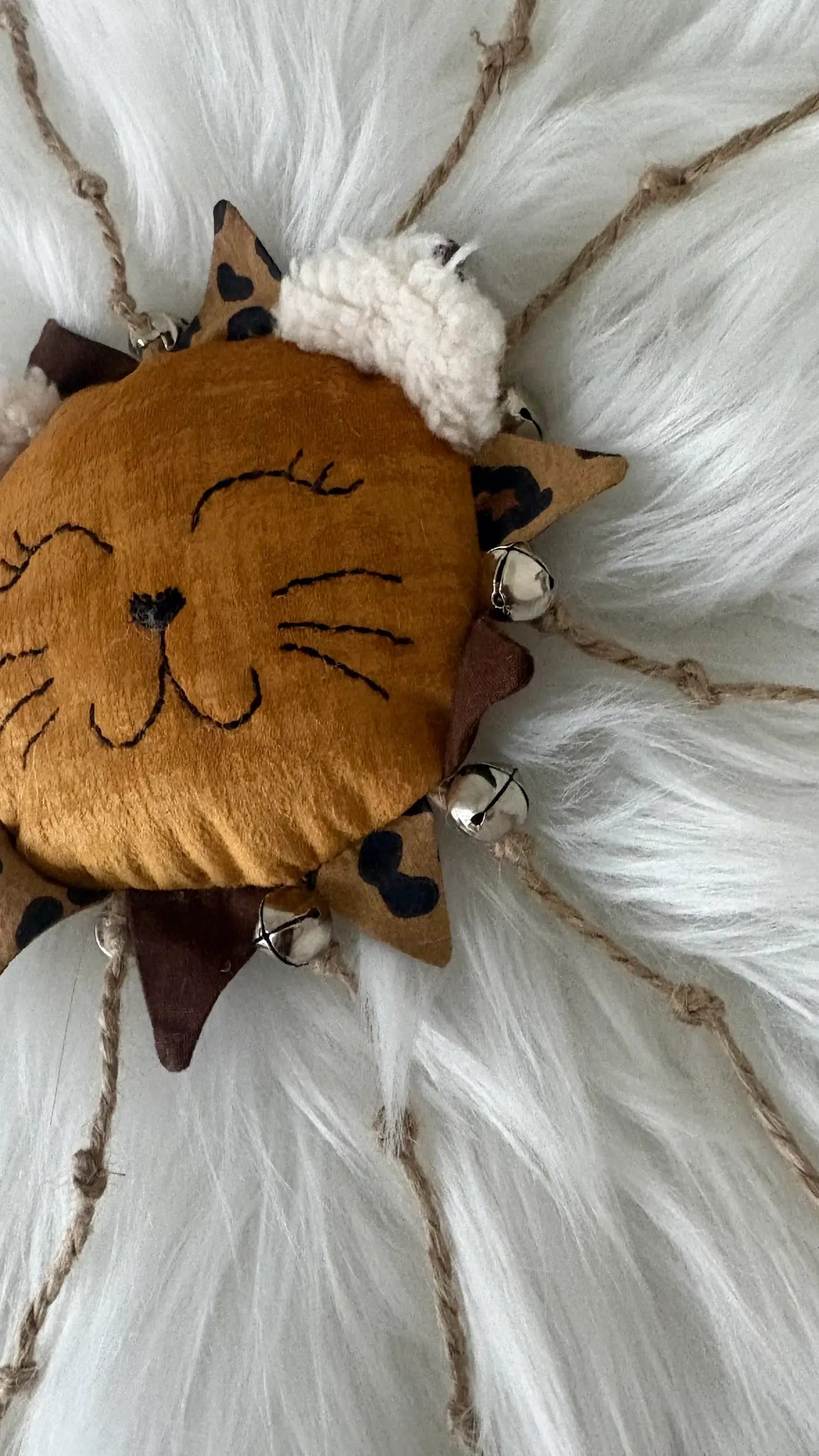 Jouet pour chat Lion fait main, avec cordes et grelots, avec ou sans herbes à chat, zoom