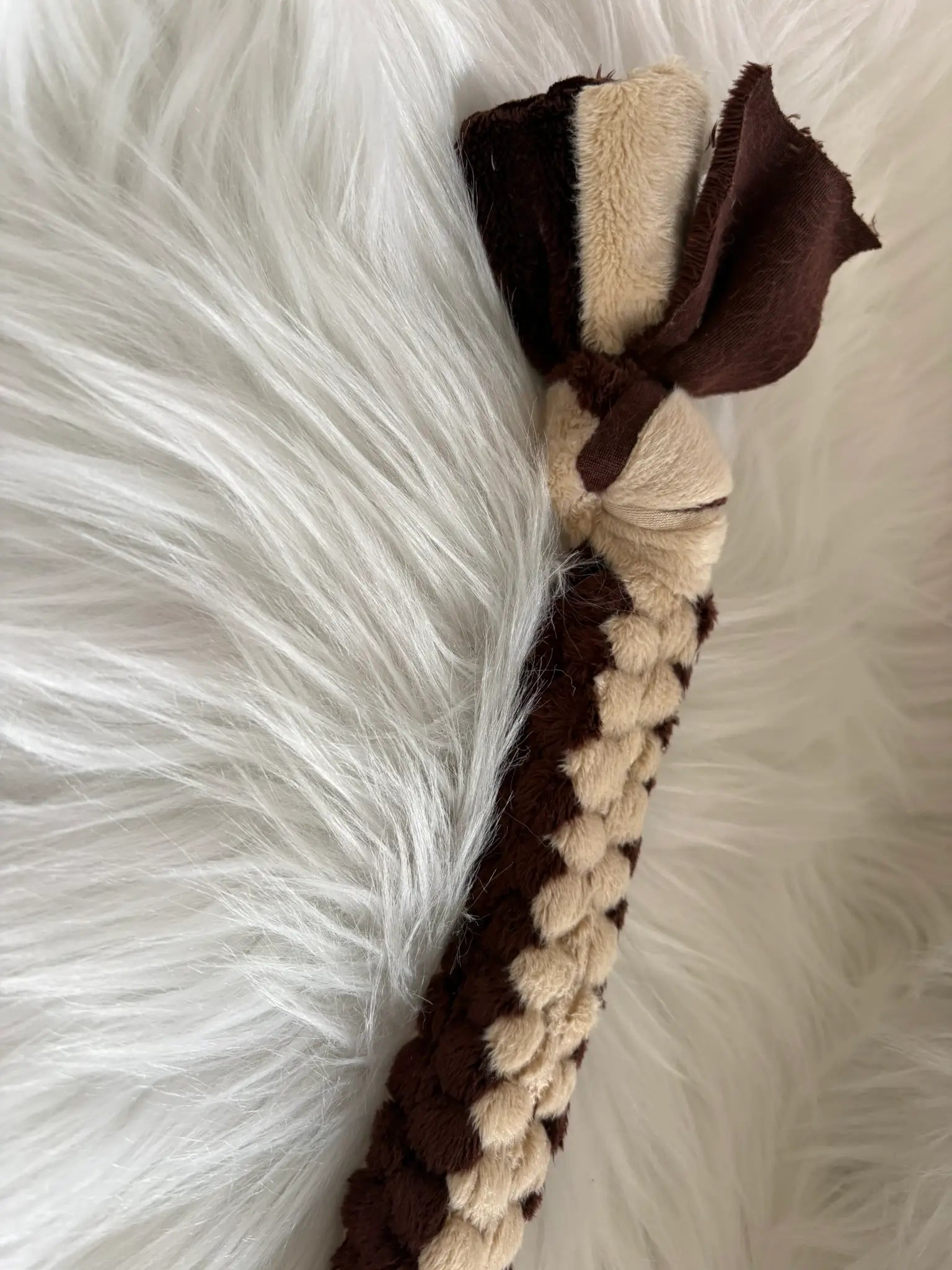 Petit scoubidou pour chien tressage blocs beige et chocolat