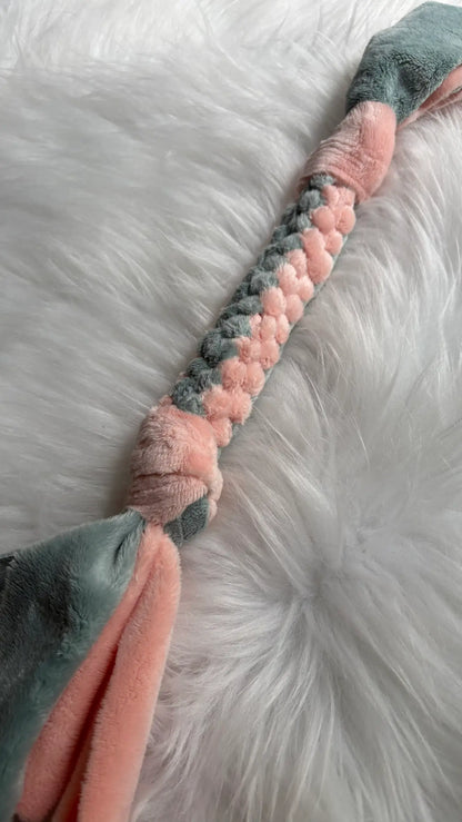 Petit scoubidou pour chien tressage blocs bleu et rose fait main